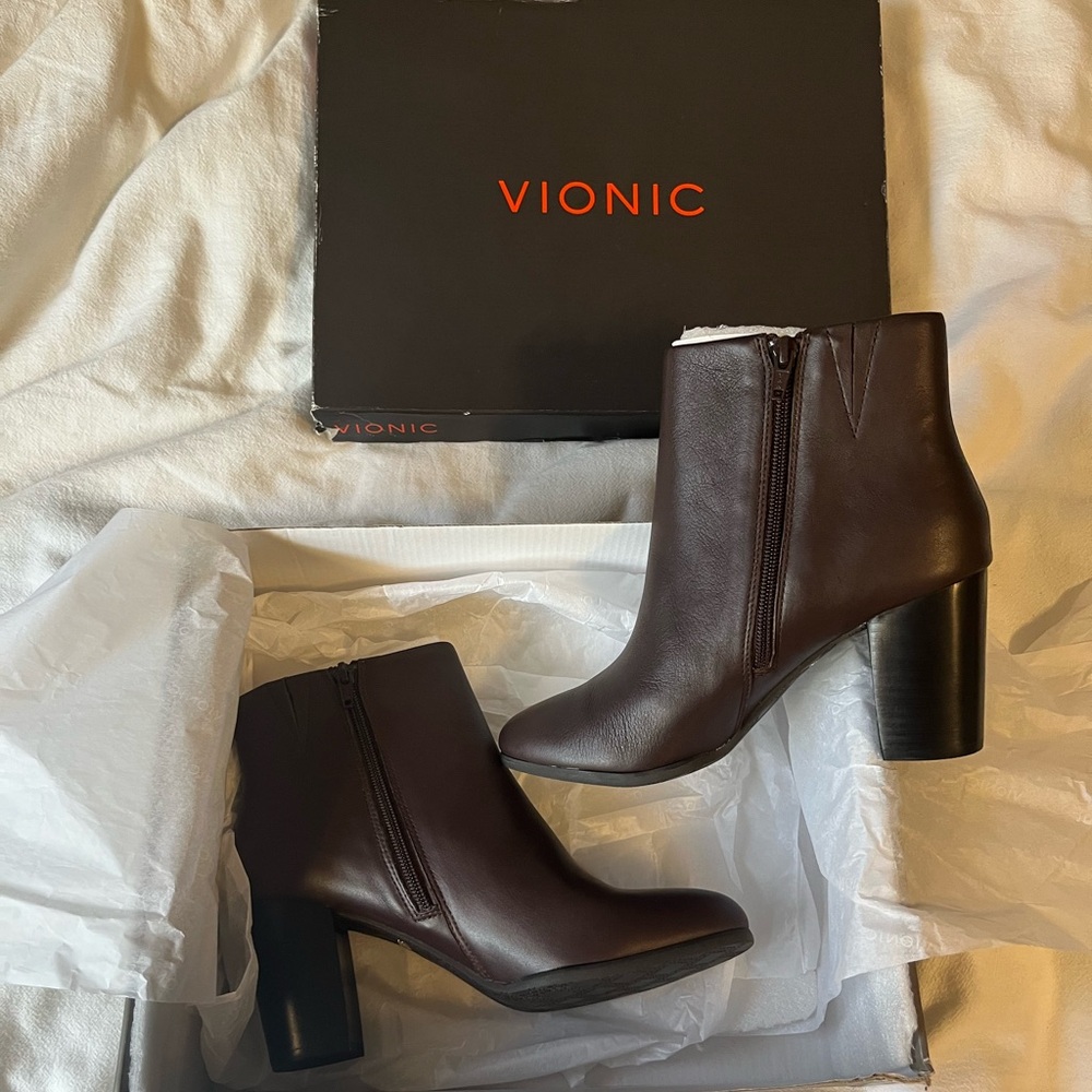 Brand New Vionic Women’s Perk Kennedy Boots